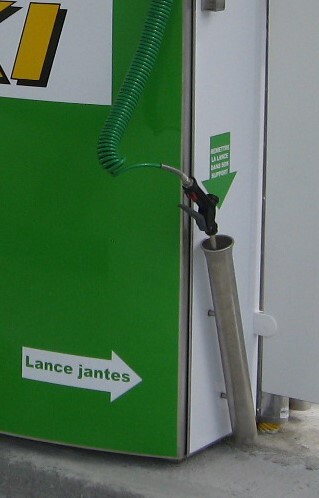 Lavage jante sur armoire détail